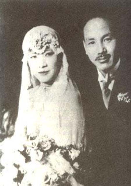 宋美龄的婚纱_宋美龄年轻照片(3)