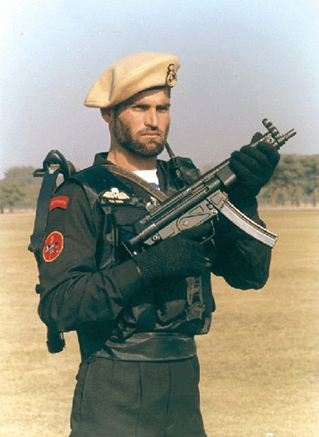 资料图:印度特种部队队员手持MP5冲锋枪