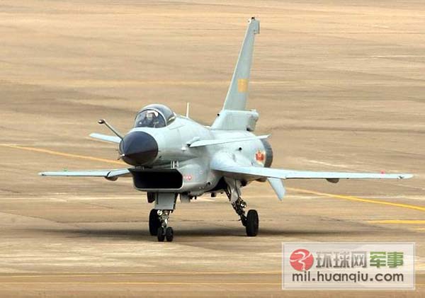 参加航展飞行表演的有歼―10,歼轰―7,轰油―6,歼―8d,直―8,直―9等