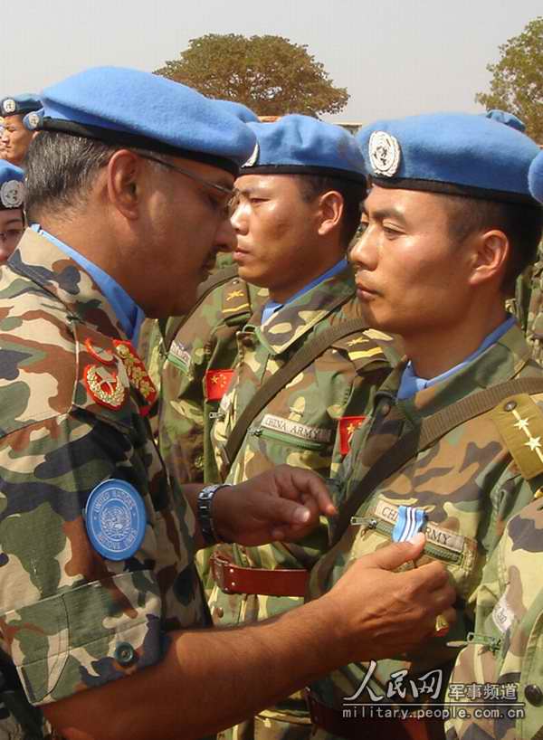 中国第四批赴苏丹瓦乌维和部队荣获和平荣誉勋