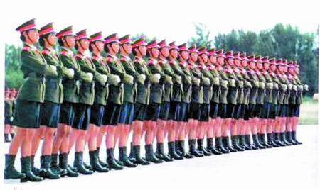 国庆阅兵式上,我是<em>女兵</em>方队<em>基准</em>兵--军事--人民