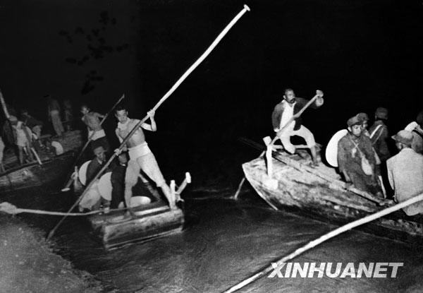 这是刘邓大军夜渡黄河(资料照片). 图片:新华社发