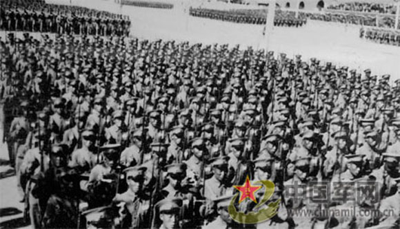 1951年大阅兵:第一次出现军事院校方队 (5)