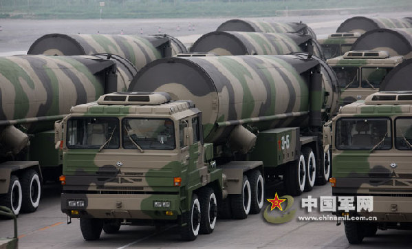 东风-31A核导弹方队参加国庆大阅兵　记者乔天富摄