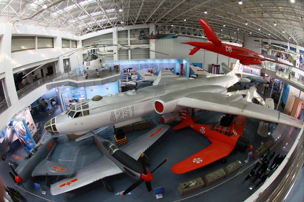 高清图片:中国航空博物馆综合馆内收藏的各种