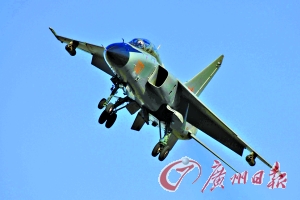 被称为“飞豹”的歼轰—7型飞机（CFP供图），是新中国成立后自主研制的新一代超音速歼击轰炸机，有着全新的外形、先进的电子设备和优良的火控系统，能对地面、海上目标实施全面打击。