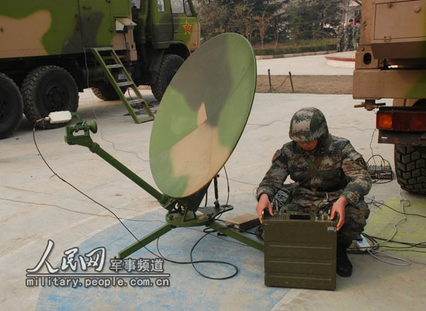 组图:铁军远程机动中首次使用野战视频系统 