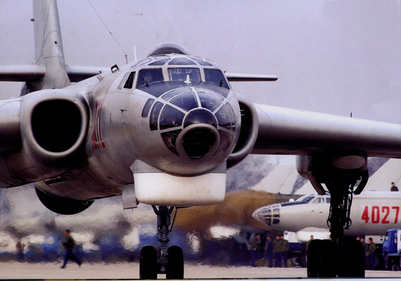 国产杀手锏武器--轰-6H轰炸机