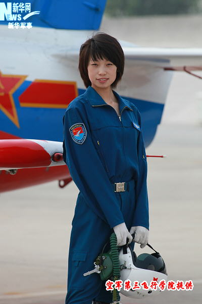 女飞行员寄语空军第三飞行学院60周年校庆 (13)