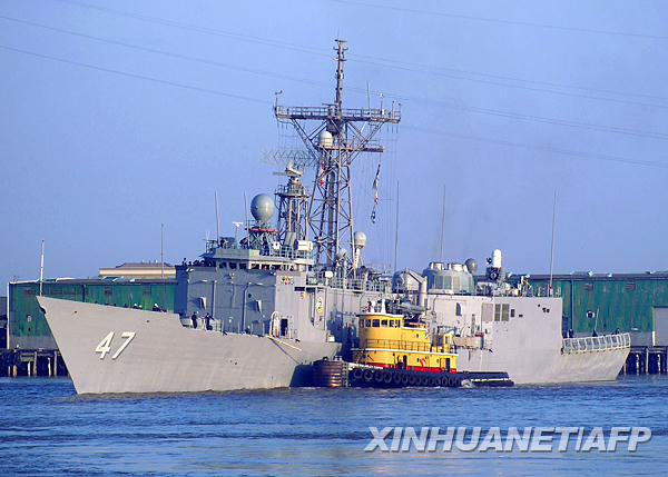 图片新闻:美国军舰在印度洋与海盗交火