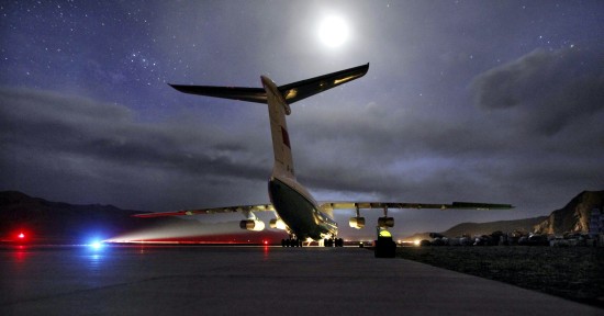 图片新闻:玉树机场的夜航守护者