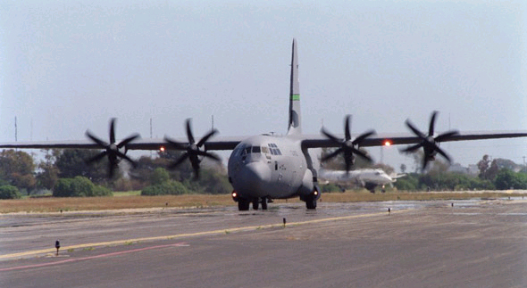 美国c-130j"大力神"运输机