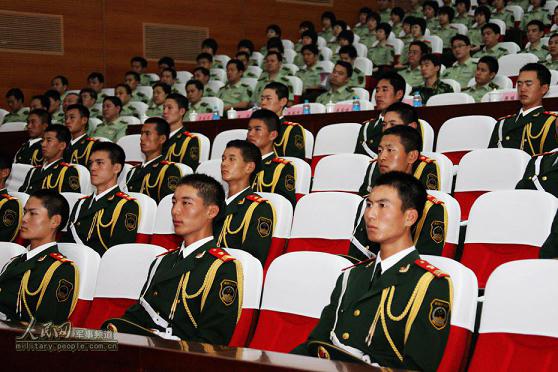 组图:电影纪录片《国旗卫士》在京首映 (4)