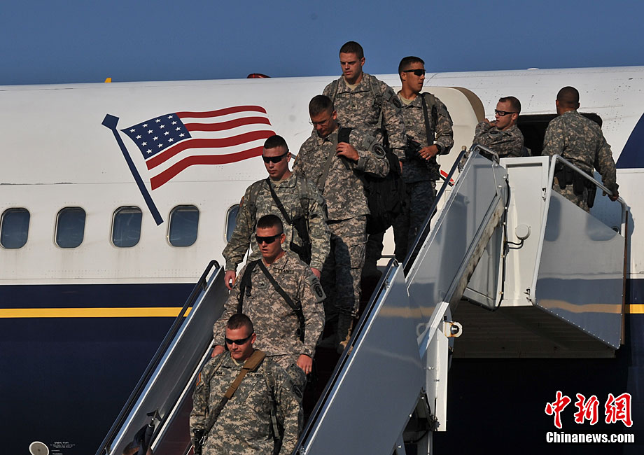 高清:部分驻伊美军战斗部队士兵返回美国