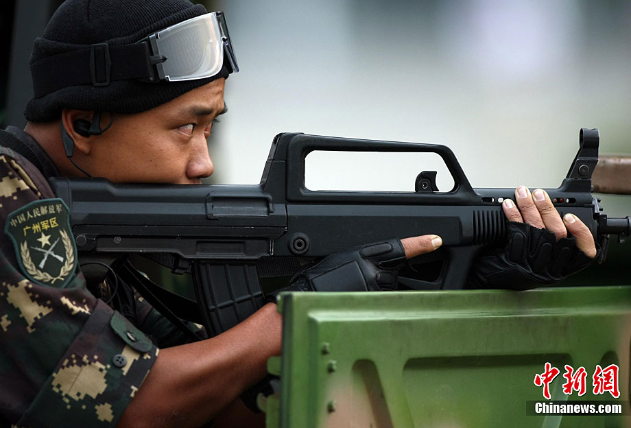 高清组图:中泰陆军特种部队反恐联训特写 (3)