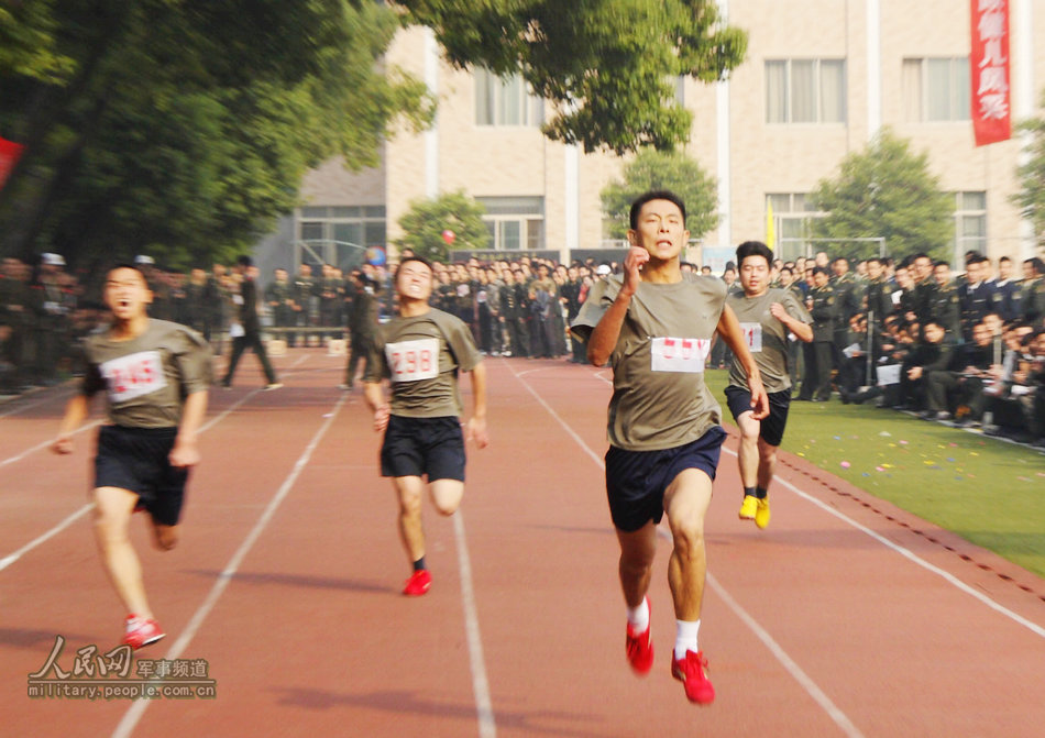 男子100米短跑