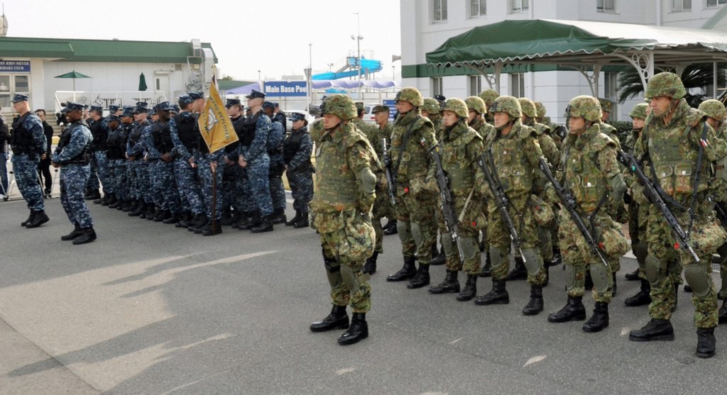 2010年12月3日,日本和美国在驻日美国海军佐世保基地举行基地警备训练