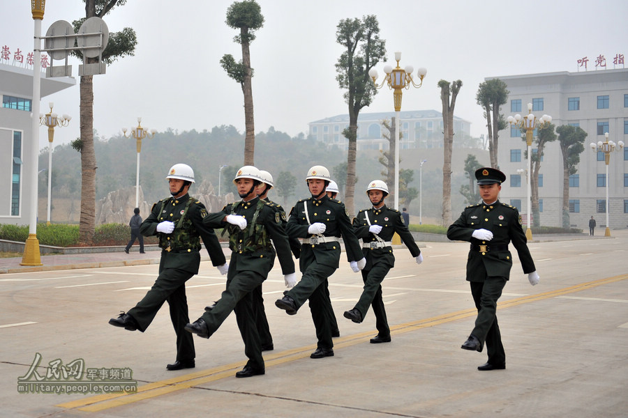 第二炮兵96313部队57分队战士杨金辉祝人民安