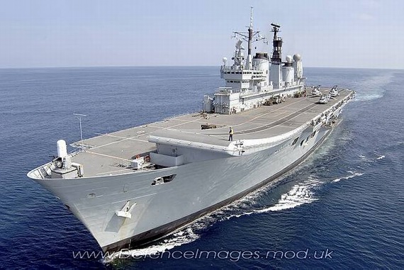“皇家方舟”号航空母舰(HMS Ark Royal,RO7)
图片:英国国防部网站(UK MOD photo)