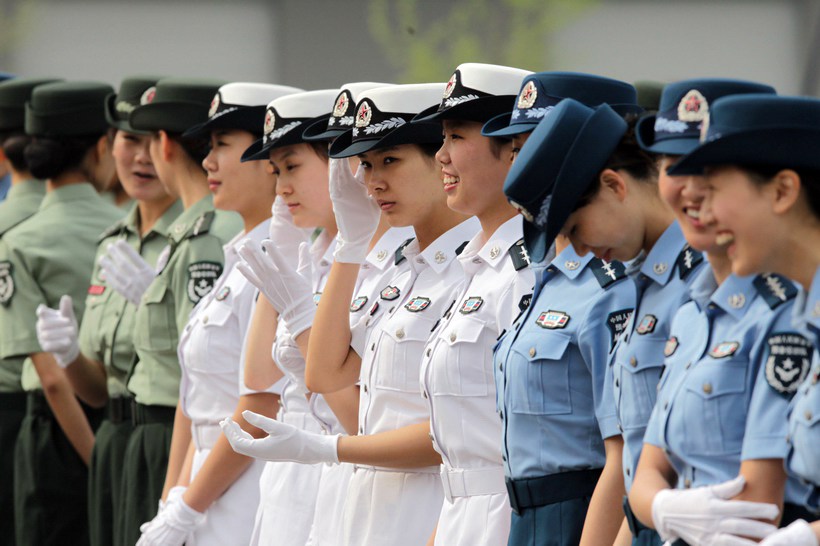 2011年4月26日,全军07式预备役军服换装仪式上穿着预备役部队夏装的女