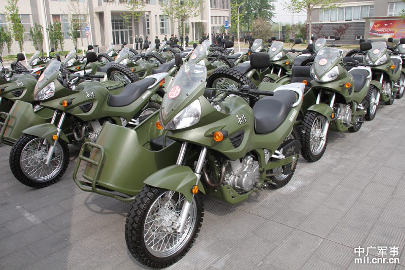 解放军预备役部队装备的军用摩托车 摄影:中广
