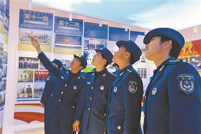 空军航空大学组织空军第13批女飞行学员授衔仪式