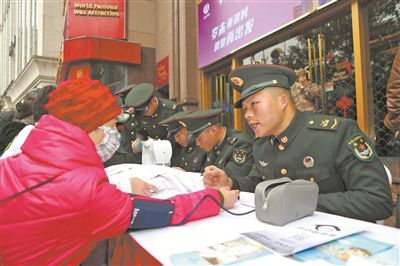 40年爱心接力，“南京路上好八连”坚持做好为民服务