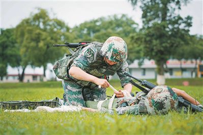 第75集團軍某旅開展班戰術基礎課目考核
