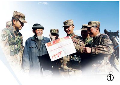 图①：官兵深入乡村开展政策宣讲。新疆军区供图