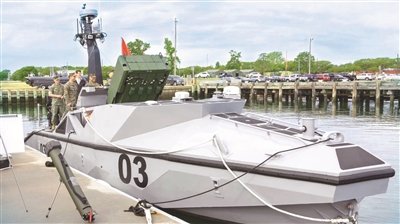 美国海军陆战队展示其“远程无人水面舰艇”项目原型艇。