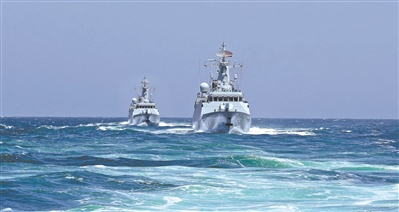 图①：北部战区海军某基地组织舰艇编队训练。王光杰摄