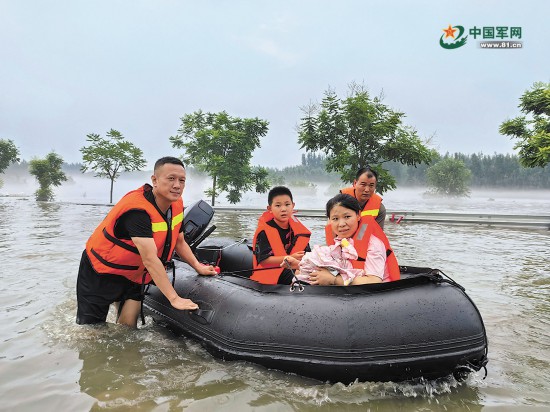 国防动员系统积极支援地方抗洪抢险救灾