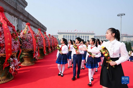 烈士纪念日向人民英雄敬献花篮仪式在北京天安门广场隆重举行（2022年9月30日摄）。新华社记者 饶爱民 摄