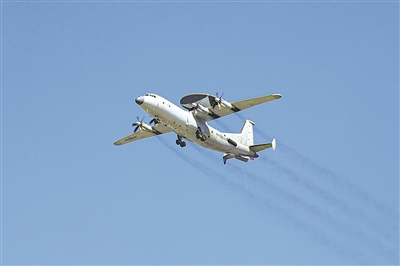 该师战机升空。周春泽摄